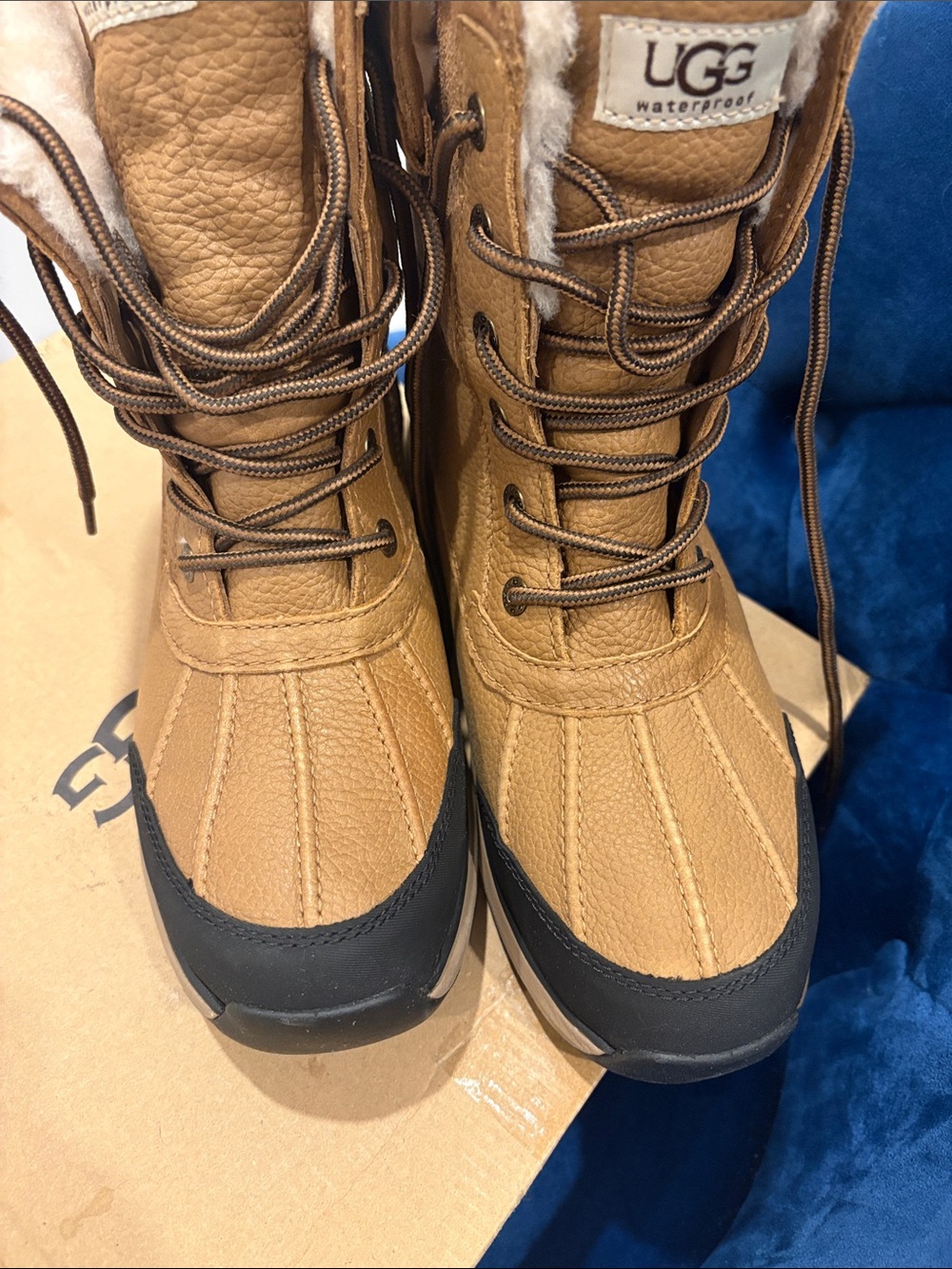 NWB UGG Women's Waterproof Laceup Winter Adirondack Boot III Chestnut/Tan 9 Shoe - Picture 3 of 11